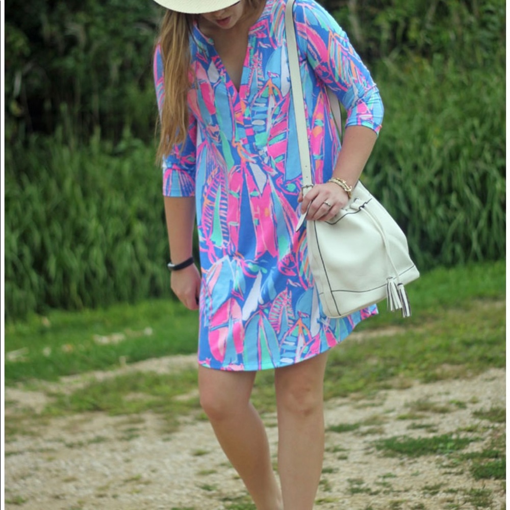 Worn once!! Can be a dress or a cute cover up! Size large! Perfect for summer!